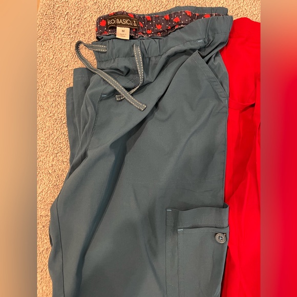 4 pairs of Koi Scrub bottoms, Size Medium - Picture 2 of 5